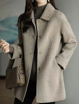 Elegant women's autumn coat with classic Peter Pan collar & practical pockets, perfect for chic winter fashion.
