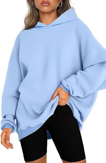 Soft fleece women's oversized hoodie, ultimate warmth and comfort for casual days.