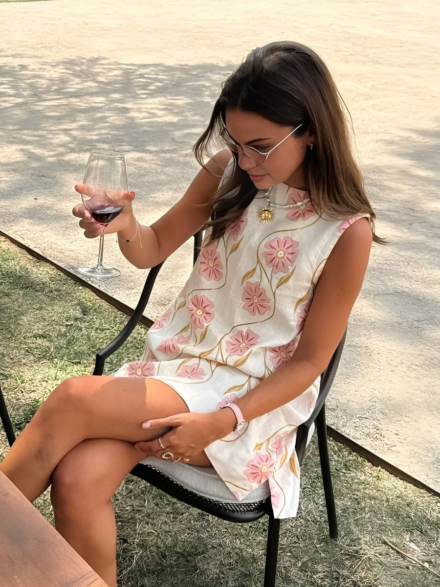 Sara | Comfortable And Chic Sleeveless Floral Linen Dress 0
