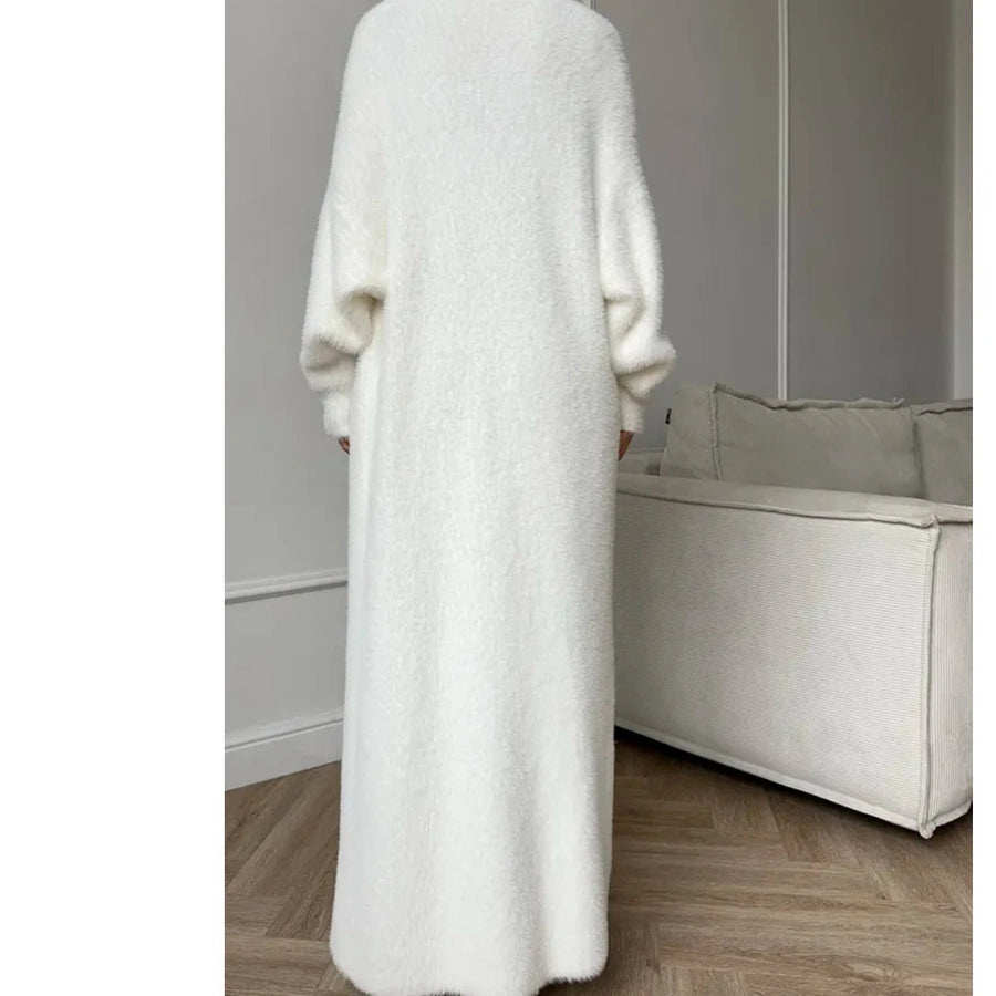 Cozy white long cardigan for women, loose fit, ideal for chic fall and winter style.